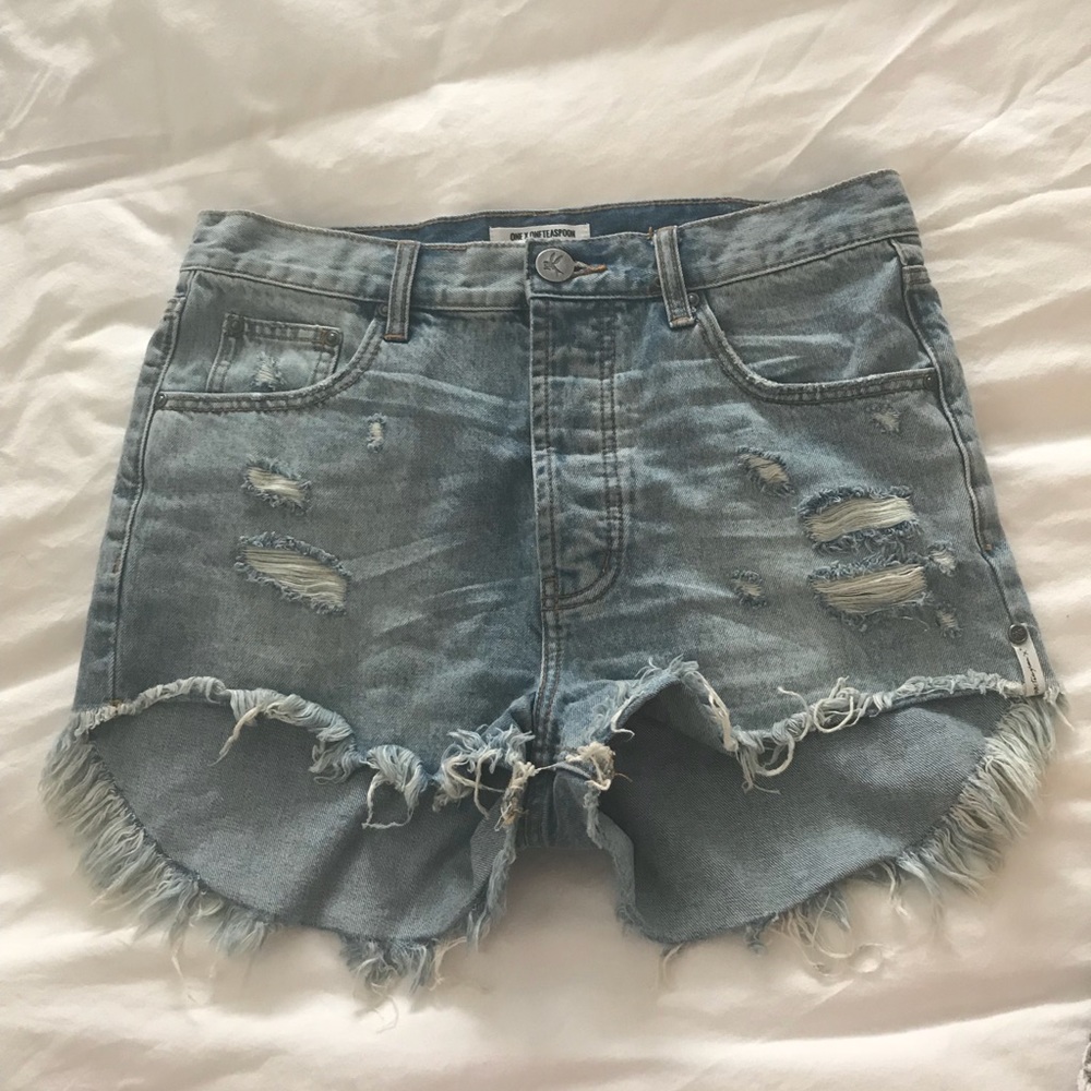 Like NEW One Teaspoon size Outlaws 27 Jean Shorts